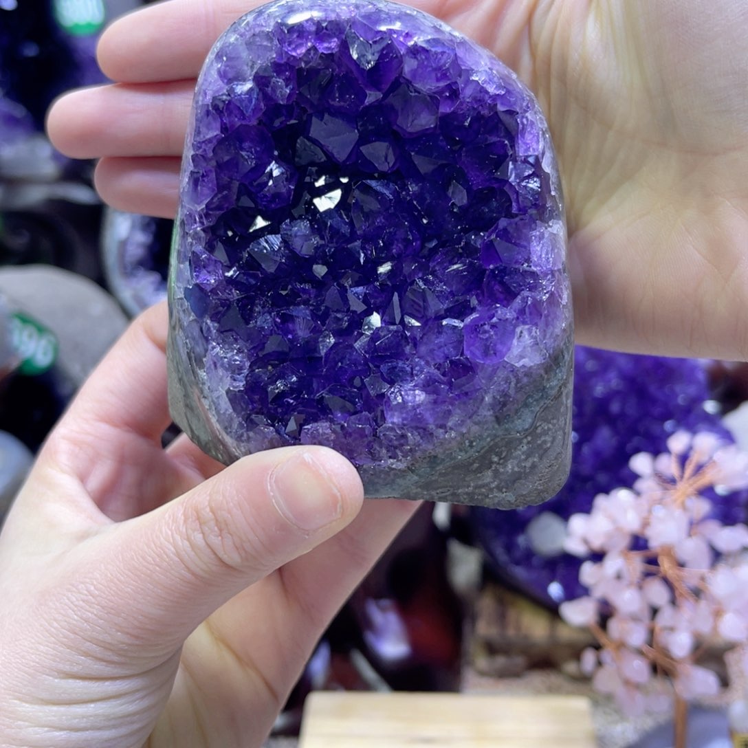 水晶摆件未镶嵌紫水晶