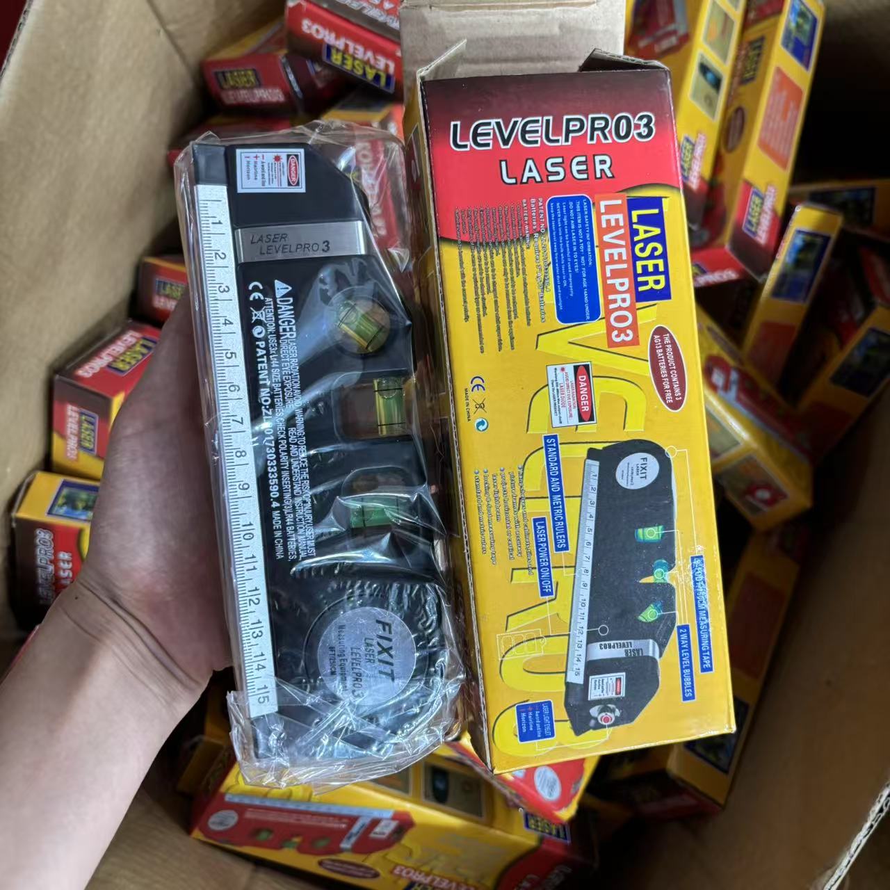 P  激光水平尺测量工具