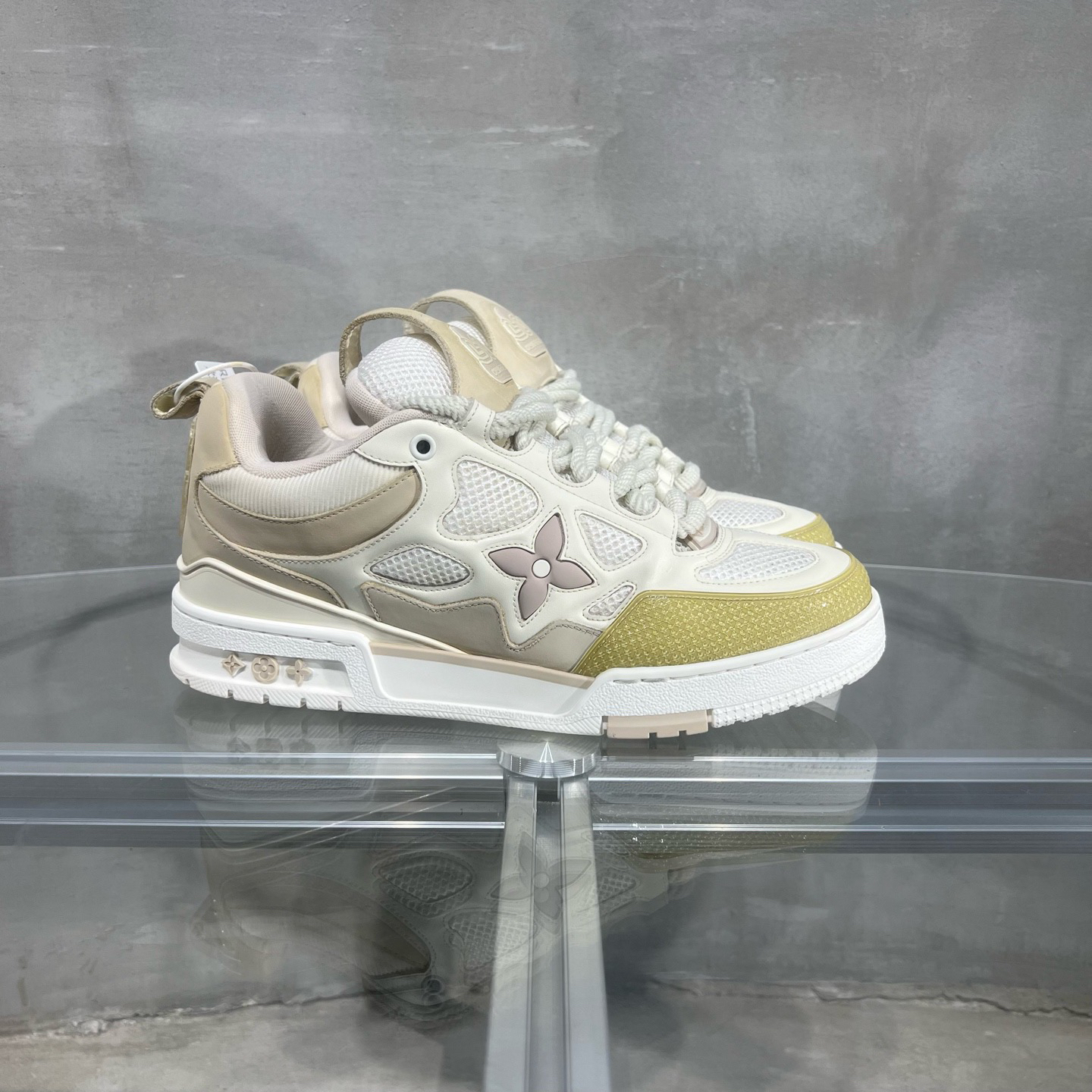 99新 LouisVuitton/路易威登 SKATE 白棕 42码 YH23261