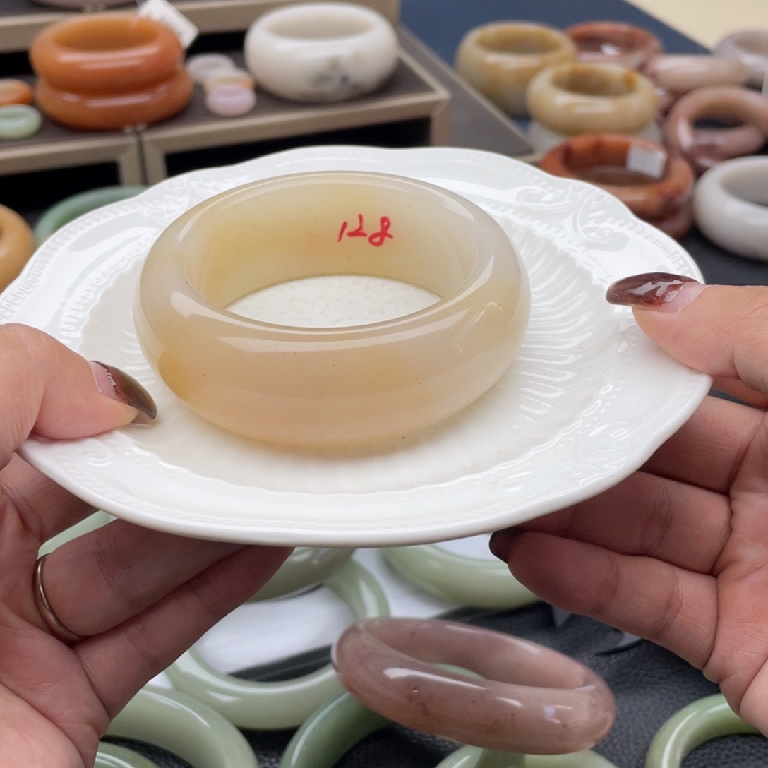 石英质玉未镶嵌手镯