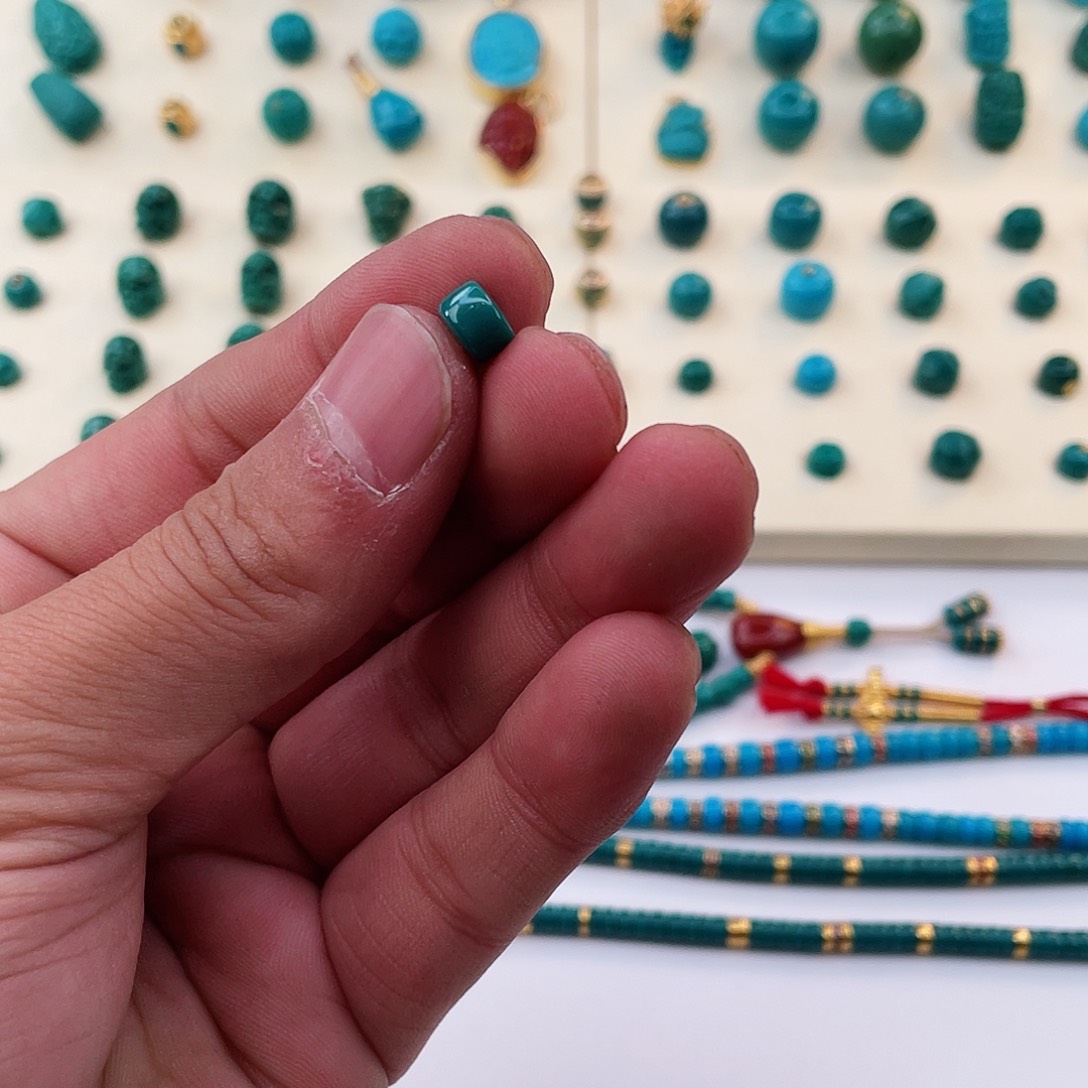 绿松石颈饰未镶嵌