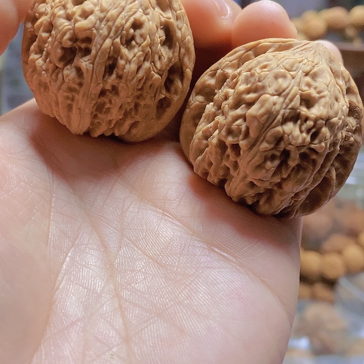 【闪购商品】文玩核桃把件39泥鳅背尖黄