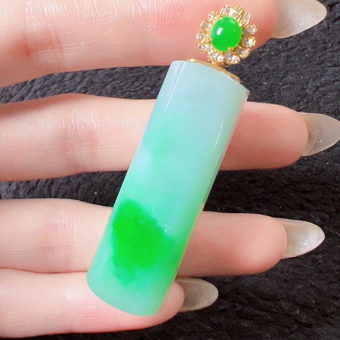 翡翠18K金镶嵌颈饰签收后24小时鉴赏期，过时不退