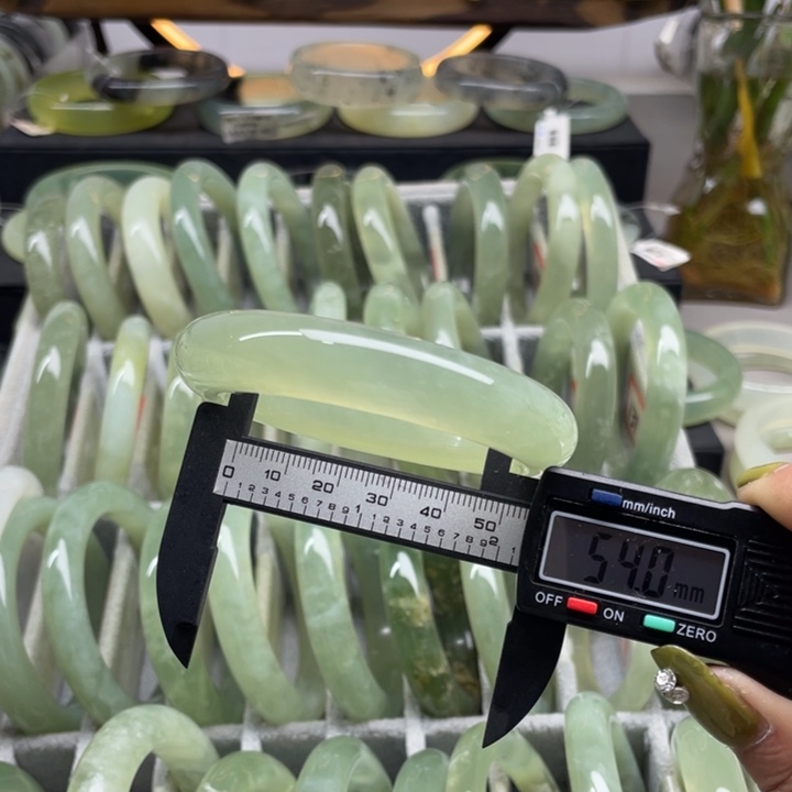 蛇纹石玉手镯未镶嵌158