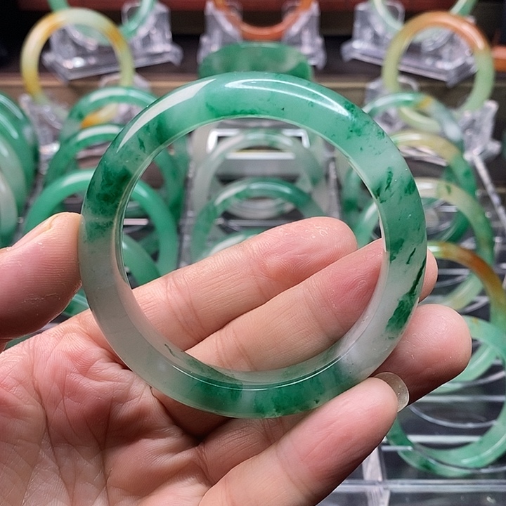 石英质玉手镯未镶嵌