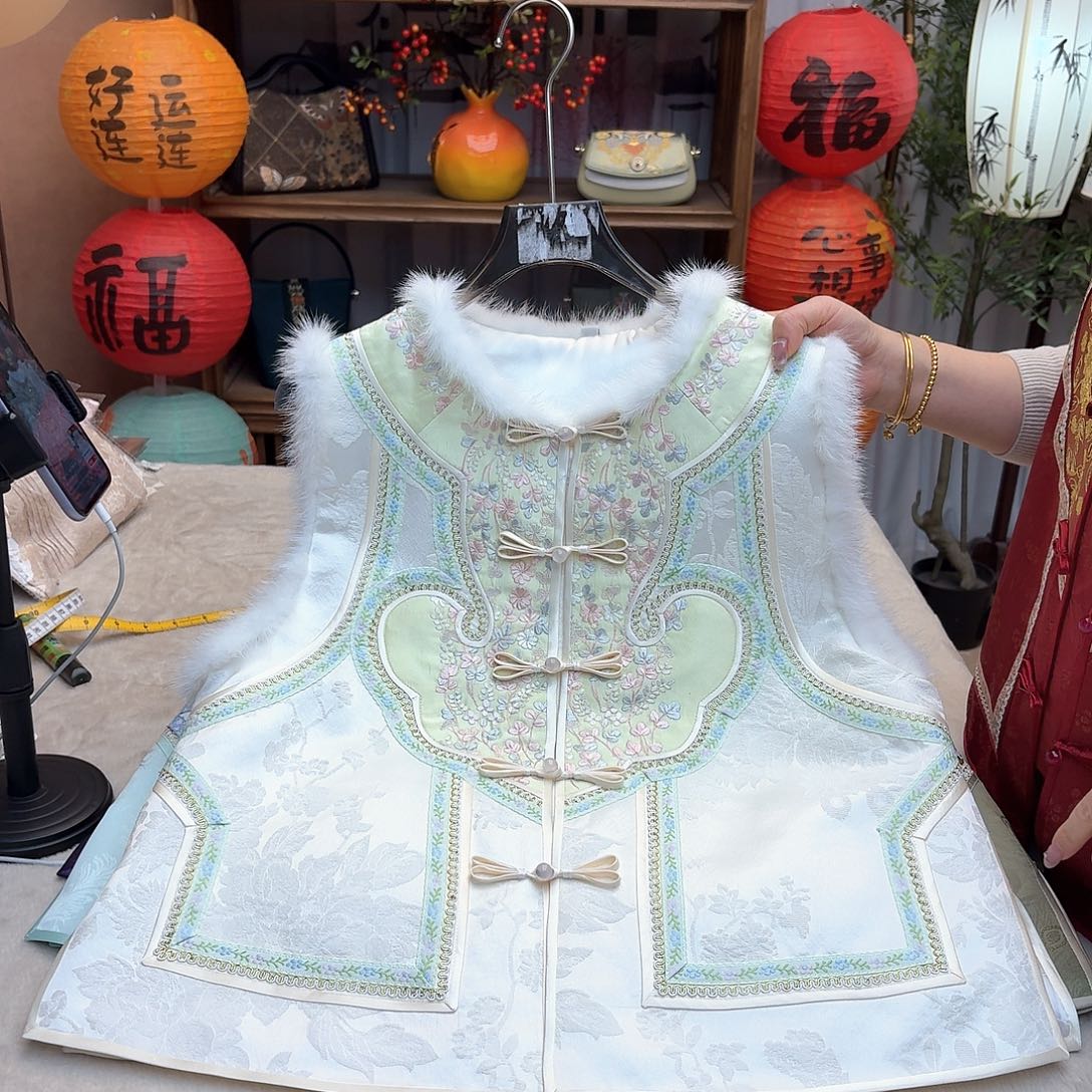 刺绣棉马甲破价成衣胸围102