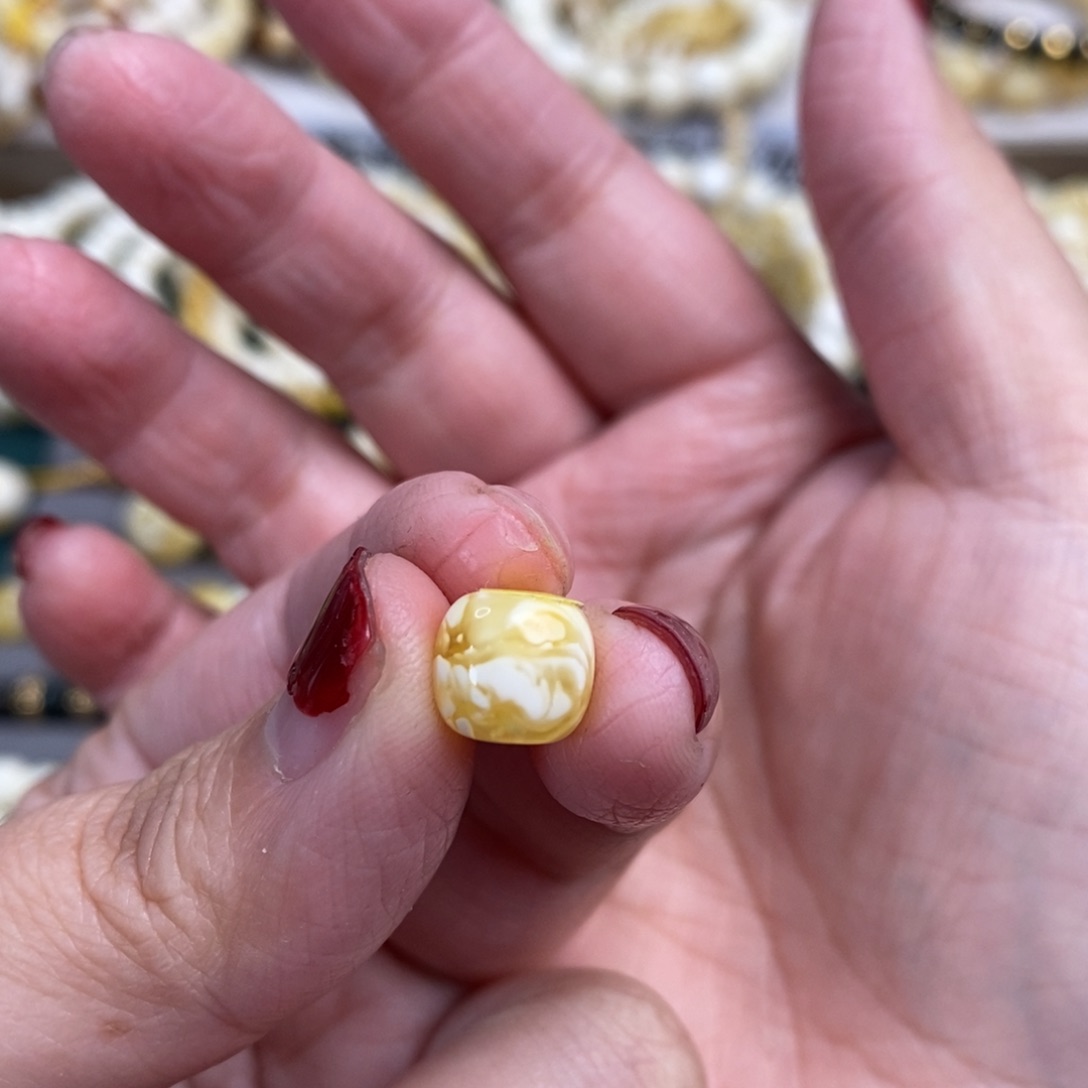 琥珀裸石未镶嵌金漆白老型单珠9×8.5