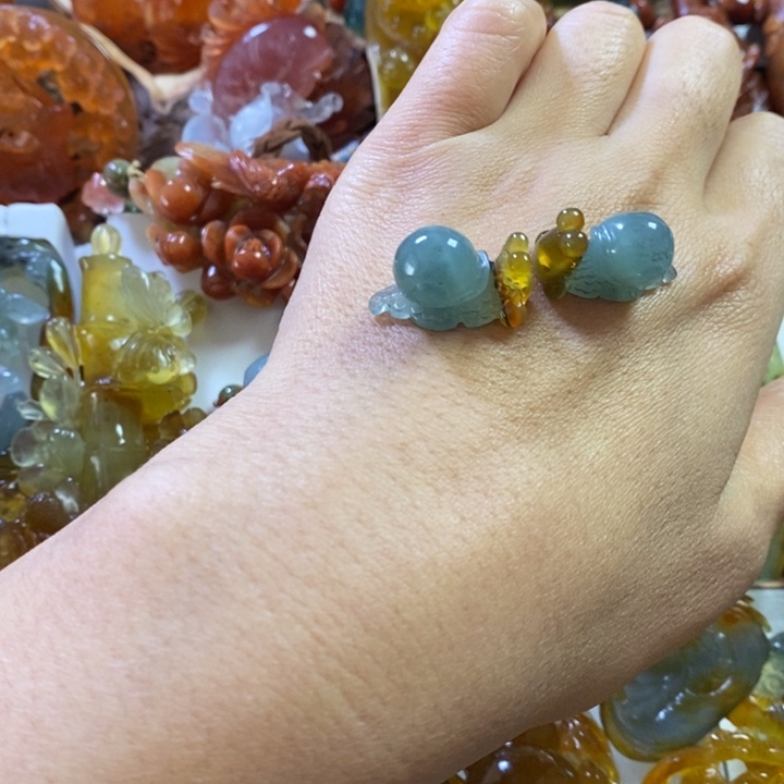 蛇纹石玉未镶嵌颈饰