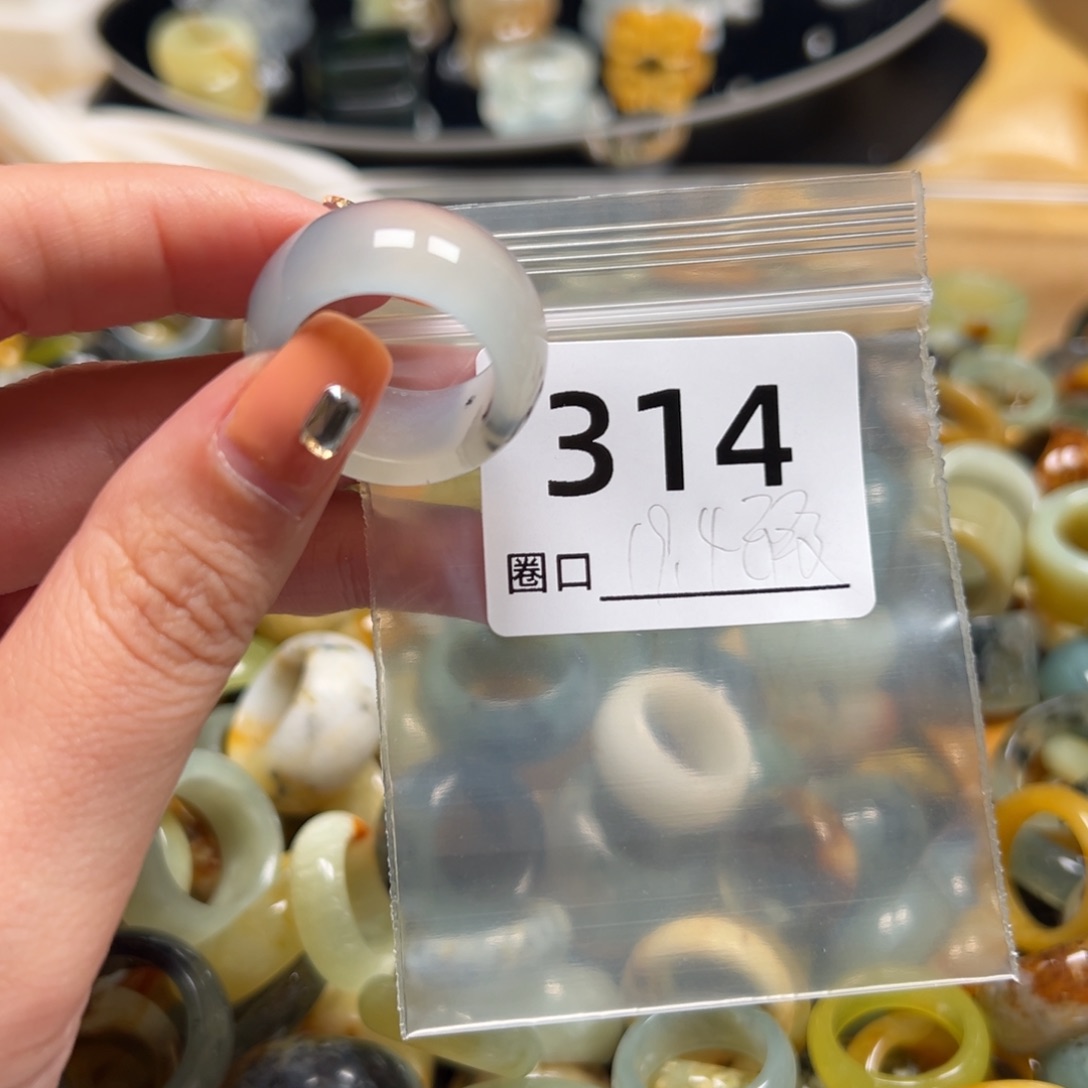 今***吗蛇纹石玉未镶嵌戒指
