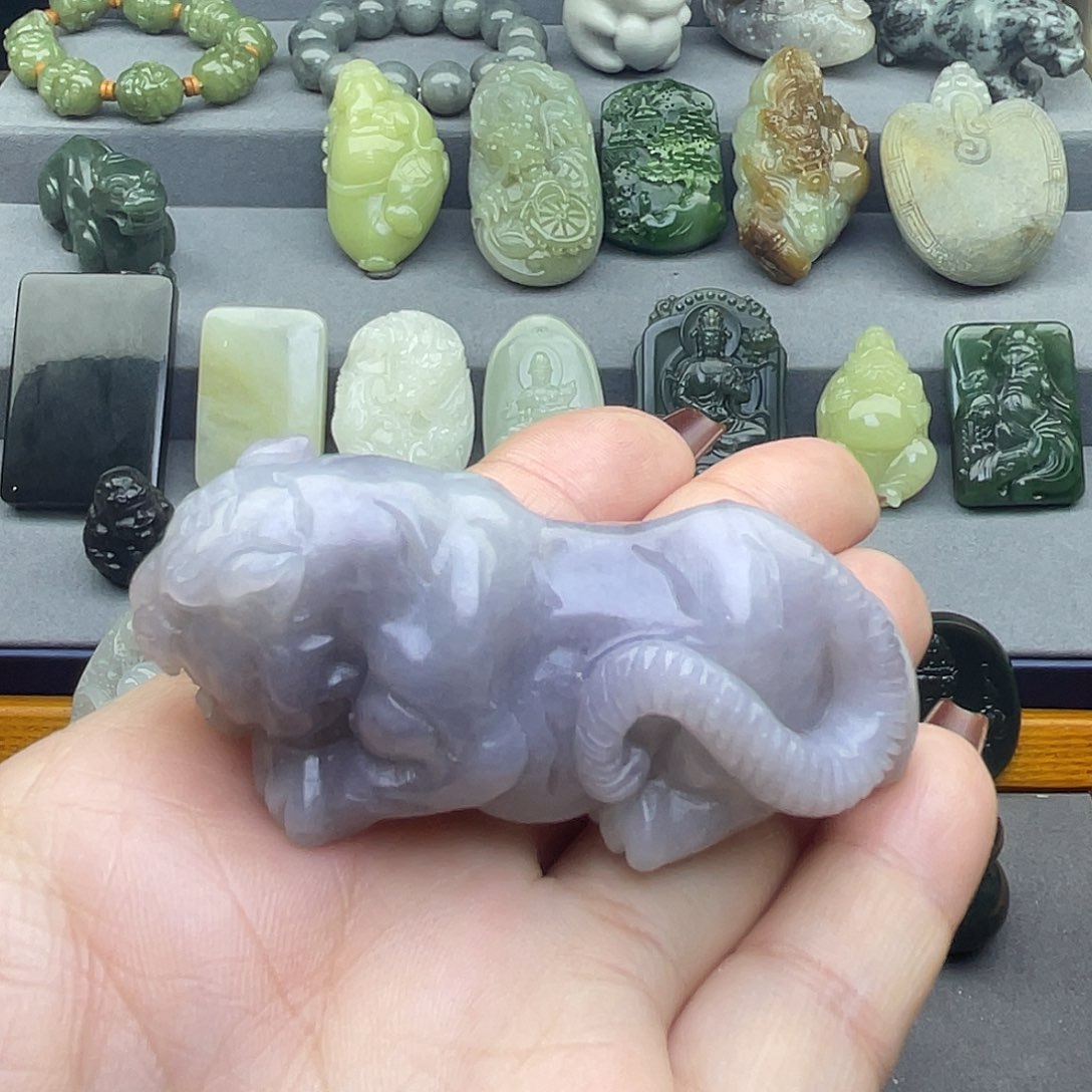 蓝***士和田玉未镶嵌颈饰