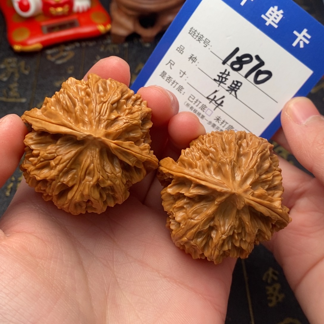 文玩核桃吊坠苹果