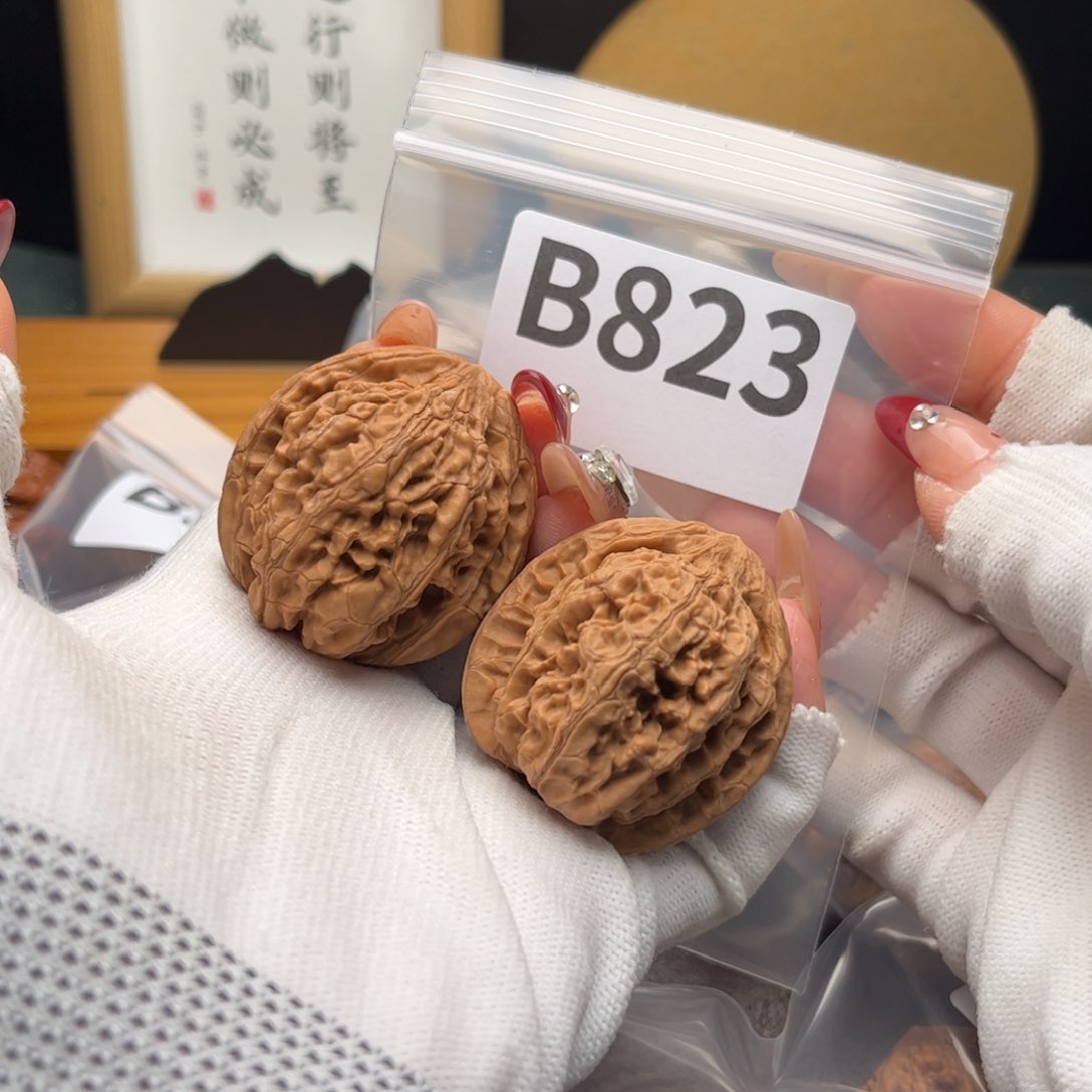 文玩核桃把件39牡丹纹b 823