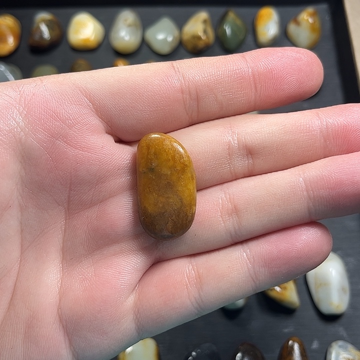 简***心和田玉未镶嵌珠宝奇石