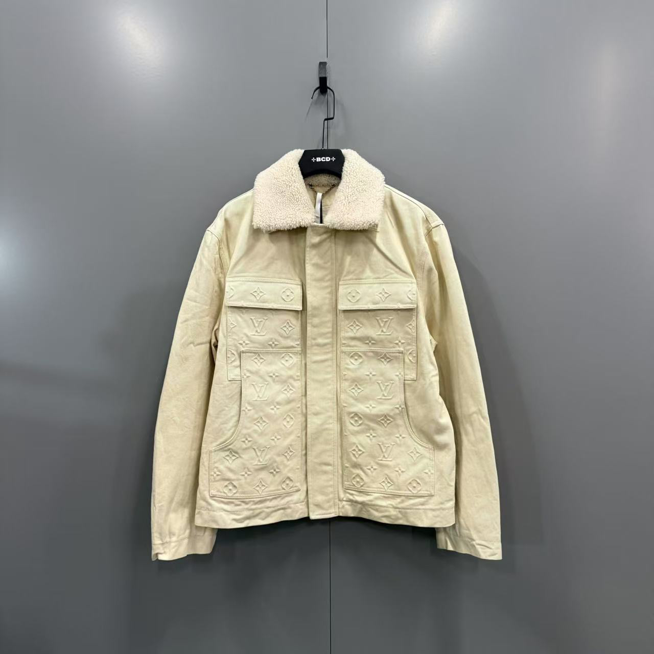 95新 LouisVuitton/路易威登  lv 米色老花伐木衣 50码/95新