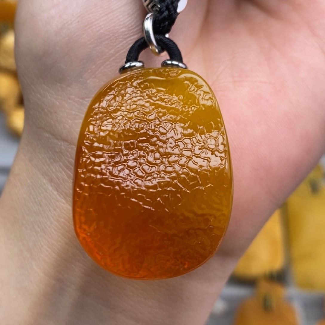 琥珀吊坠(赠链)未镶嵌