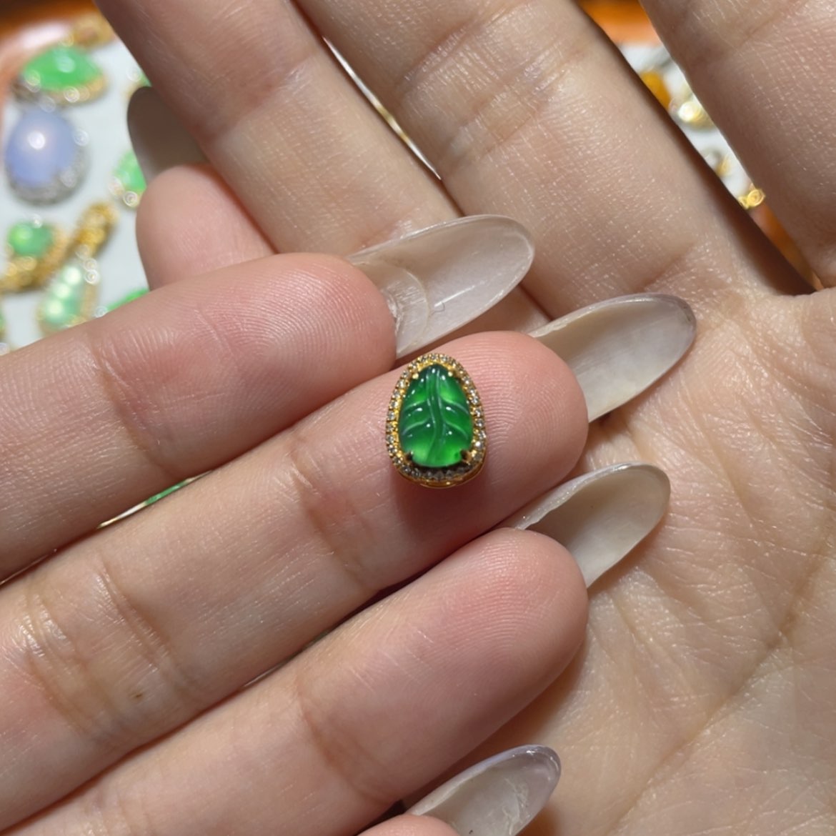 【闪购商品】颈饰18K金镶嵌翡翠