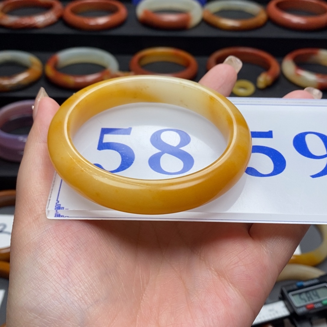 石英质玉（黄龙玉）手镯未镶嵌