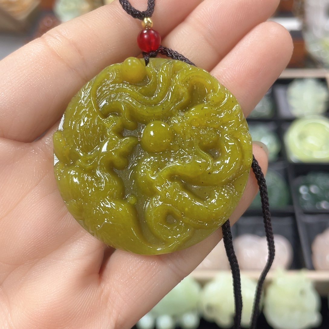 蛇纹石玉颈饰未镶嵌