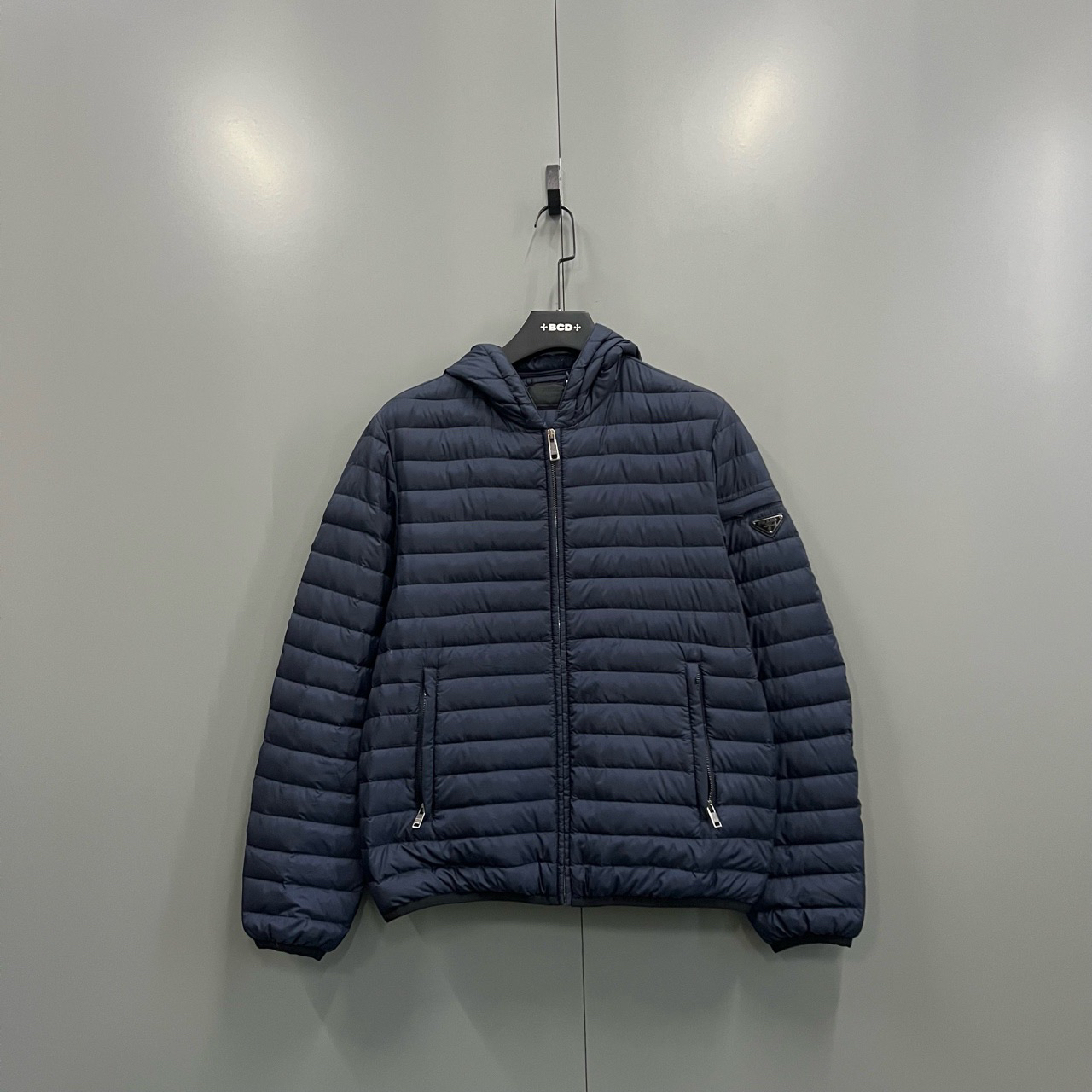 （jp）112 PRADA 普拉达 蓝色三角标连帽羽绒服 48码/95新/12500