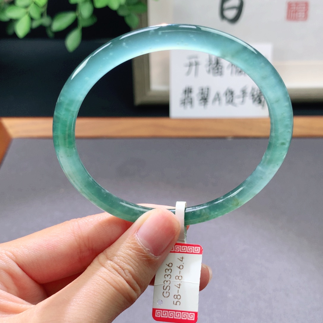 翡翠手镯未镶嵌天然翡翠手镯