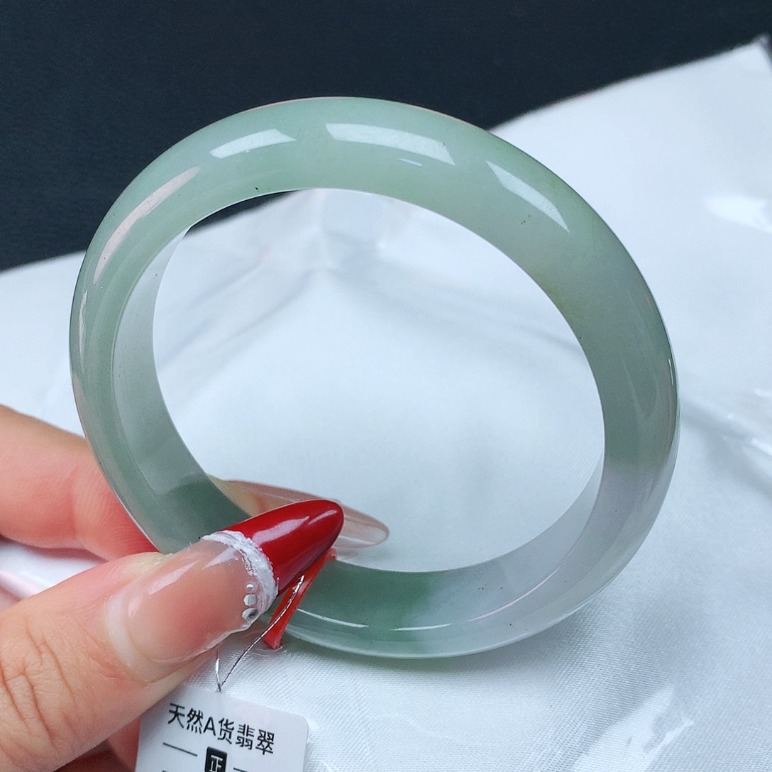 翡翠手镯未镶嵌54圈