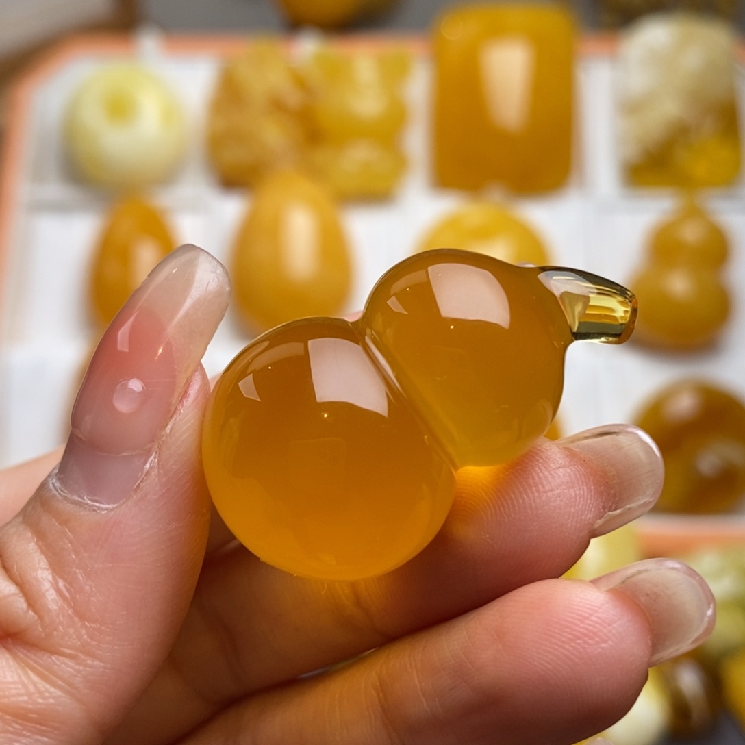 蜜蜡颈饰未镶嵌得**杨，