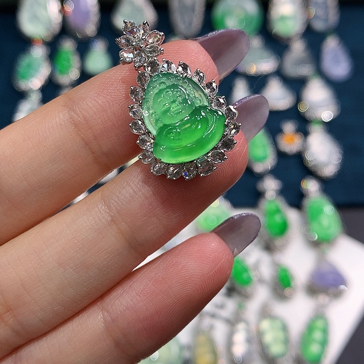 翡翠颈饰18K金镶嵌宝宝佛