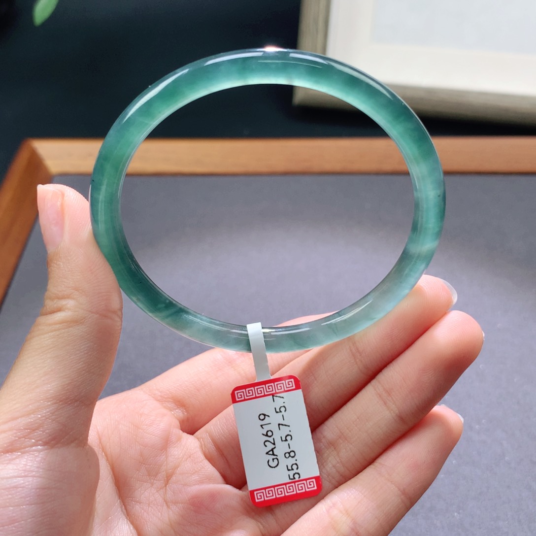 翡翠手镯未镶嵌天然翡翠手镯