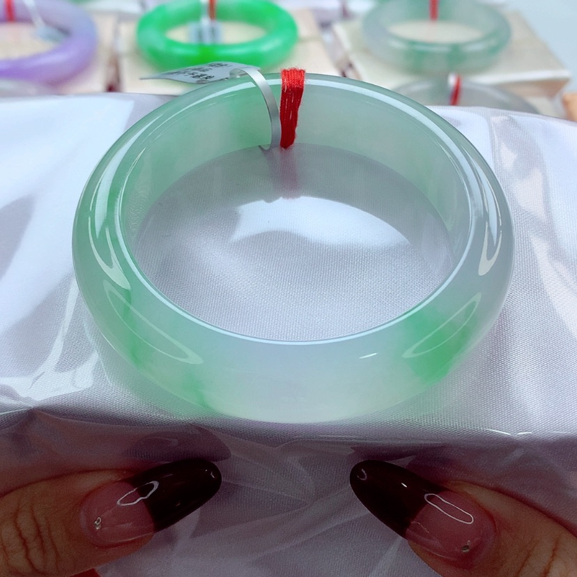 【闪购商品】翡翠手镯未镶嵌55 白底青 灵