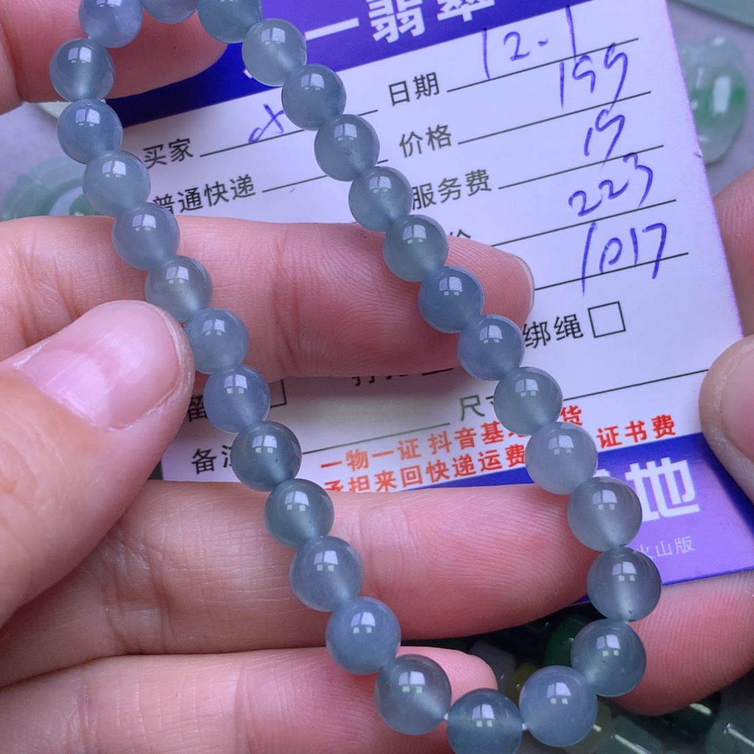 颈饰未镶嵌翡翠小**?