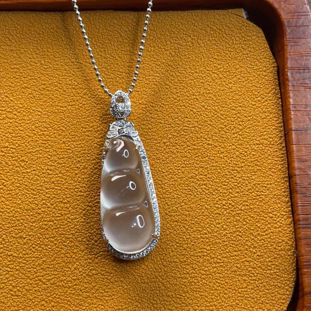 石英质玉颈饰未镶嵌荔*呀