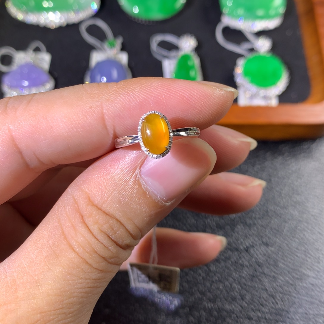 翡翠18K金镶嵌戒指翡翠