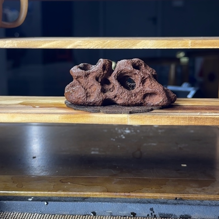 紫砂茶杯太湖石摆件