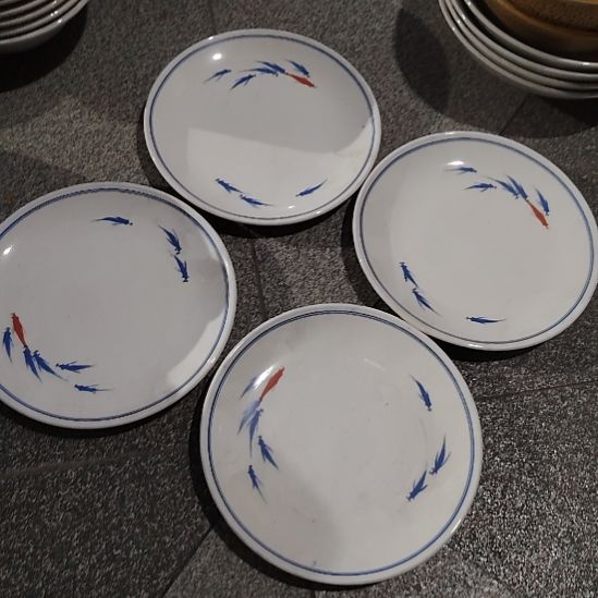 瓷片陶瓷盘子碗啥都有