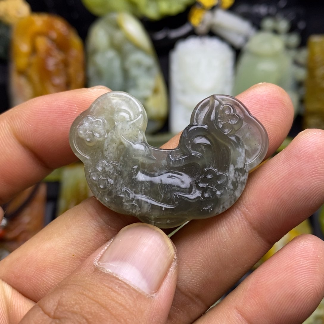 蛇纹石玉颈饰未镶嵌