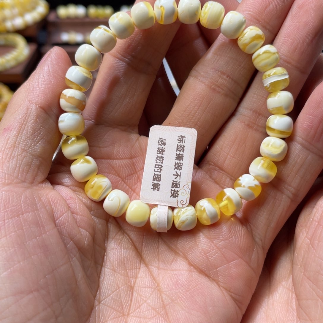 未镶嵌琥珀手串L165金漆白溶洞老型