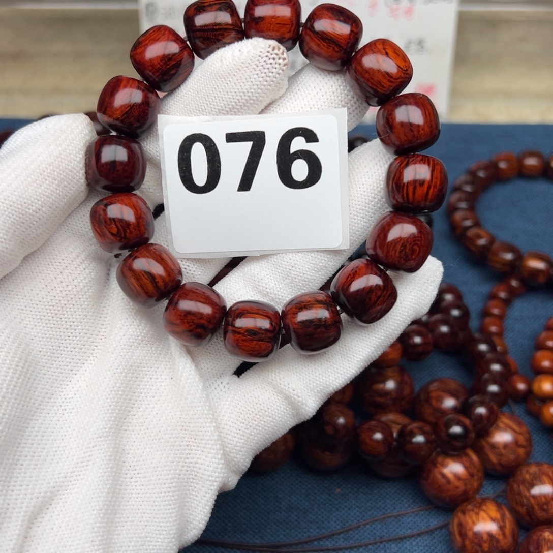 手串/手链花梨木类红降1314老型满油单圈（瑕疵）076