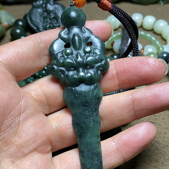 和田玉未镶嵌颈饰