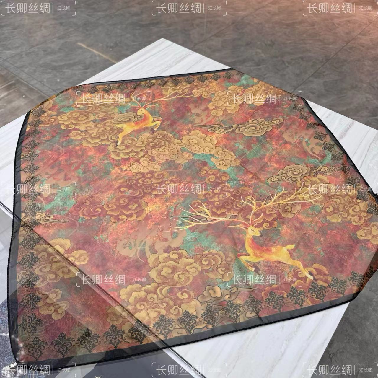 长卿【瑞云祥鹿】国风轻奢高定磁吸扣方巾 70*70 （A1006）