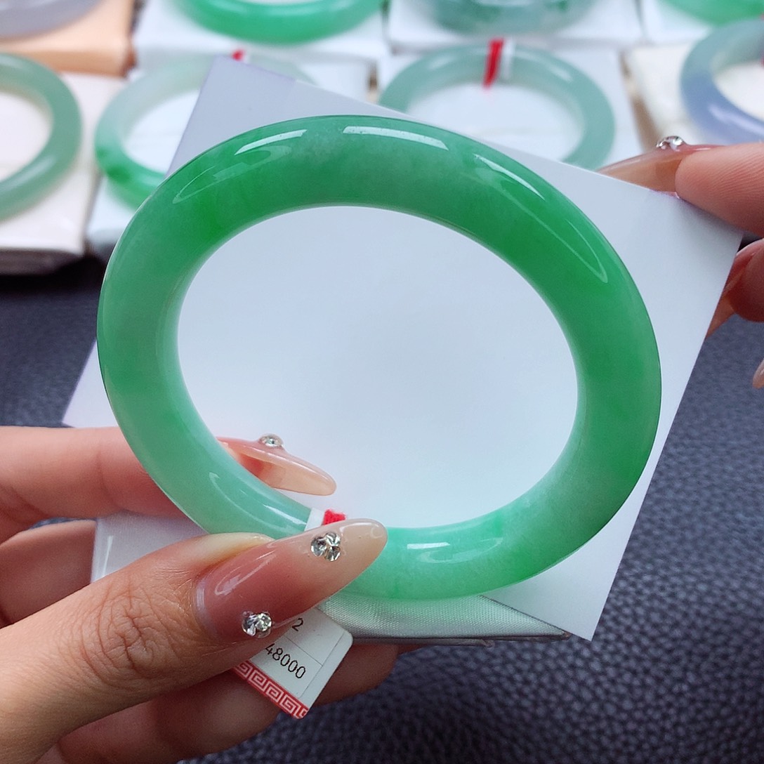 翡翠手镯未镶嵌55.56.57浓阳绿 中万色很好 