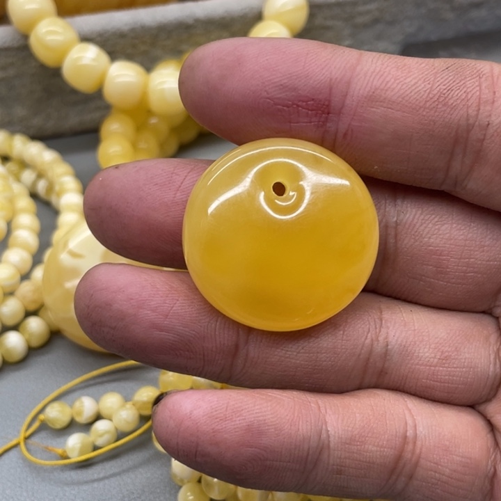 琥珀未镶嵌裸石挂件