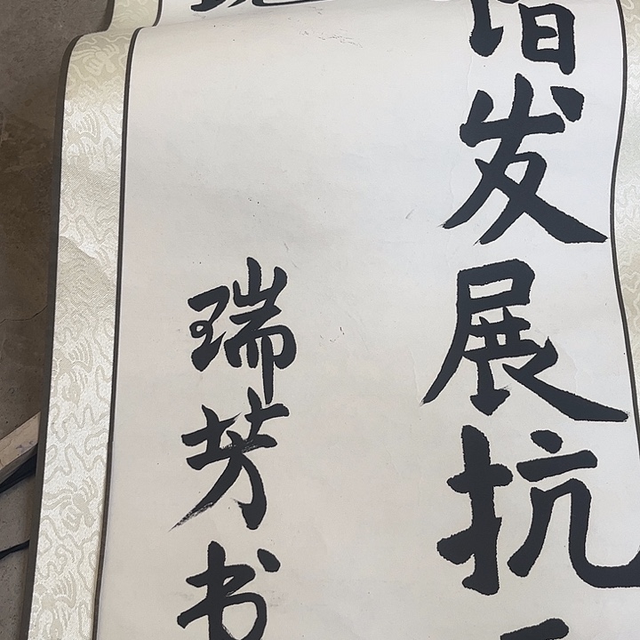 摆件轴坏，破损，水渍都是正常的
