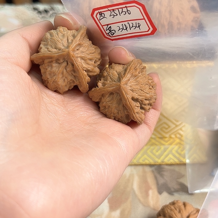 文玩核桃把件盘山三棱