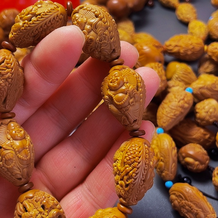 8九龙弥勒，橄榄核雕