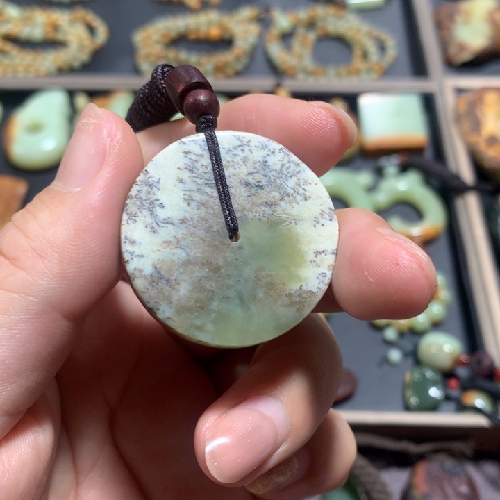 岫岩老玉（透闪石质玉）未镶嵌颈饰