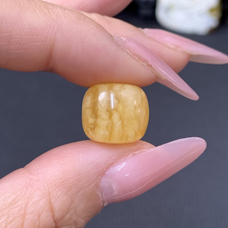 12+蜜蜡老型暴力鸡油黄妖花原矿俄料单颗配饰猴头搭配