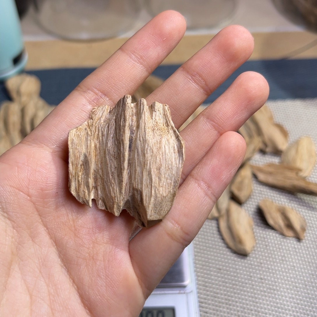 赚***琪香料广西博白虎斑棋3克