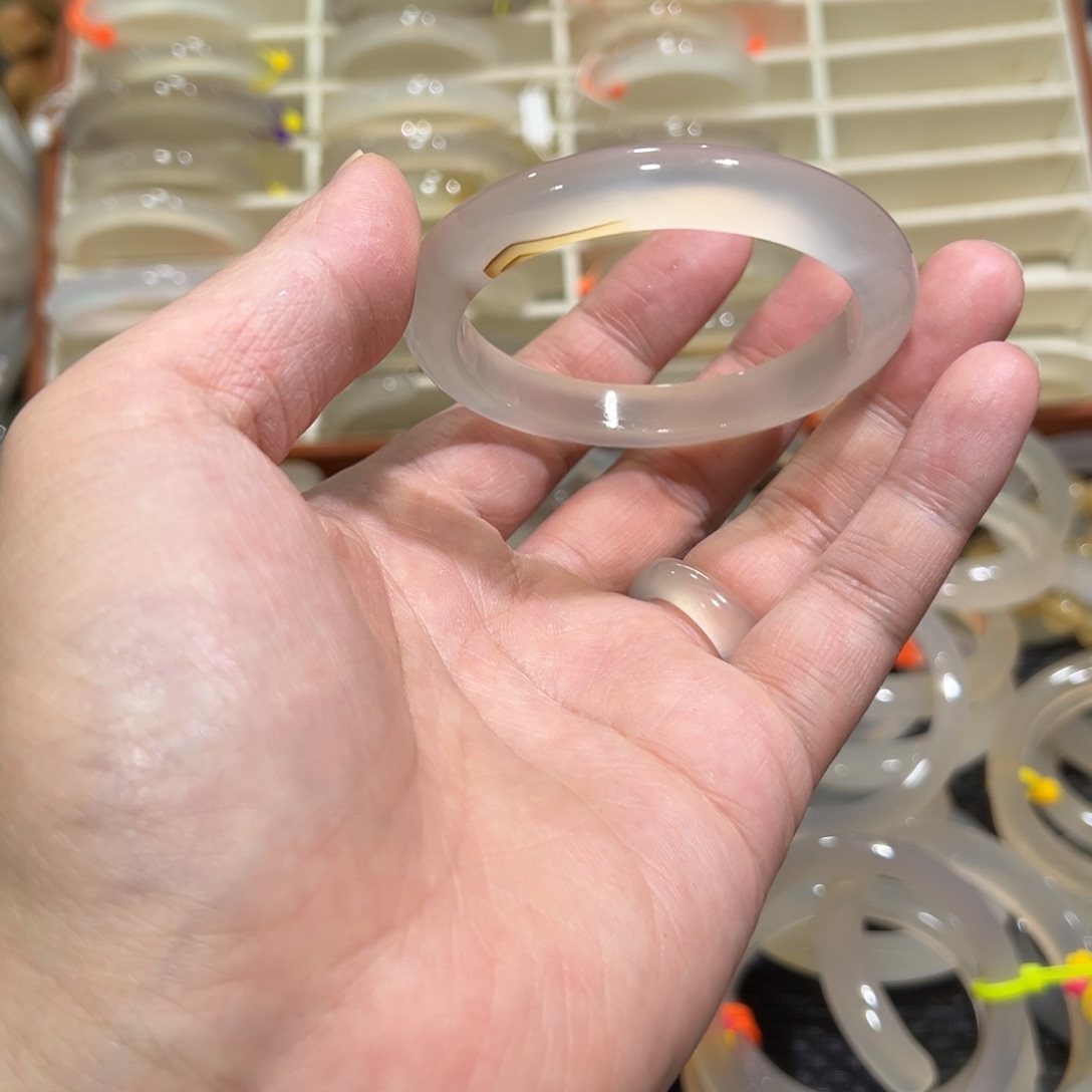 玛瑙/玉髓未镶嵌手镯56圈有包容4.2