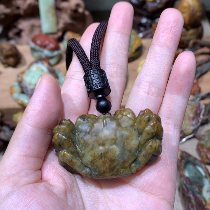 未镶嵌岫岩河磨玉（透闪石质玉）把件