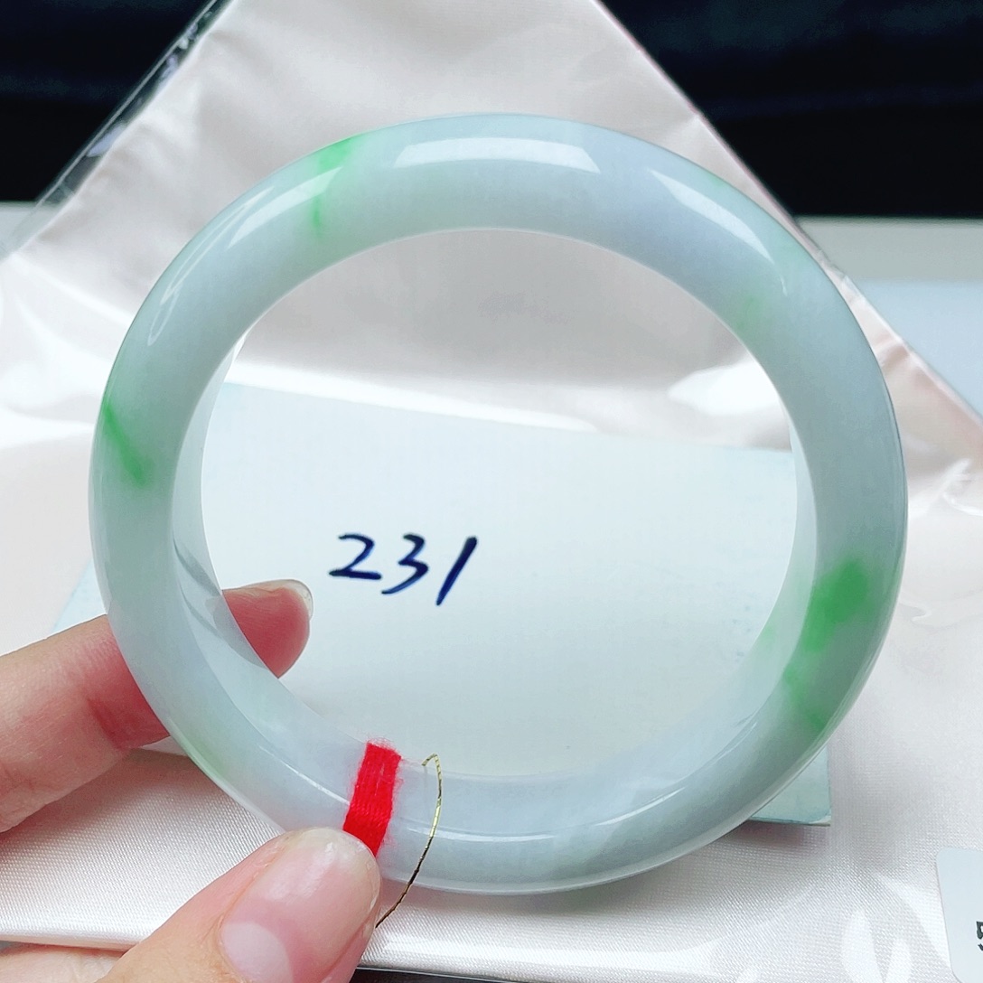 翡翠未镶嵌手镯正圈58